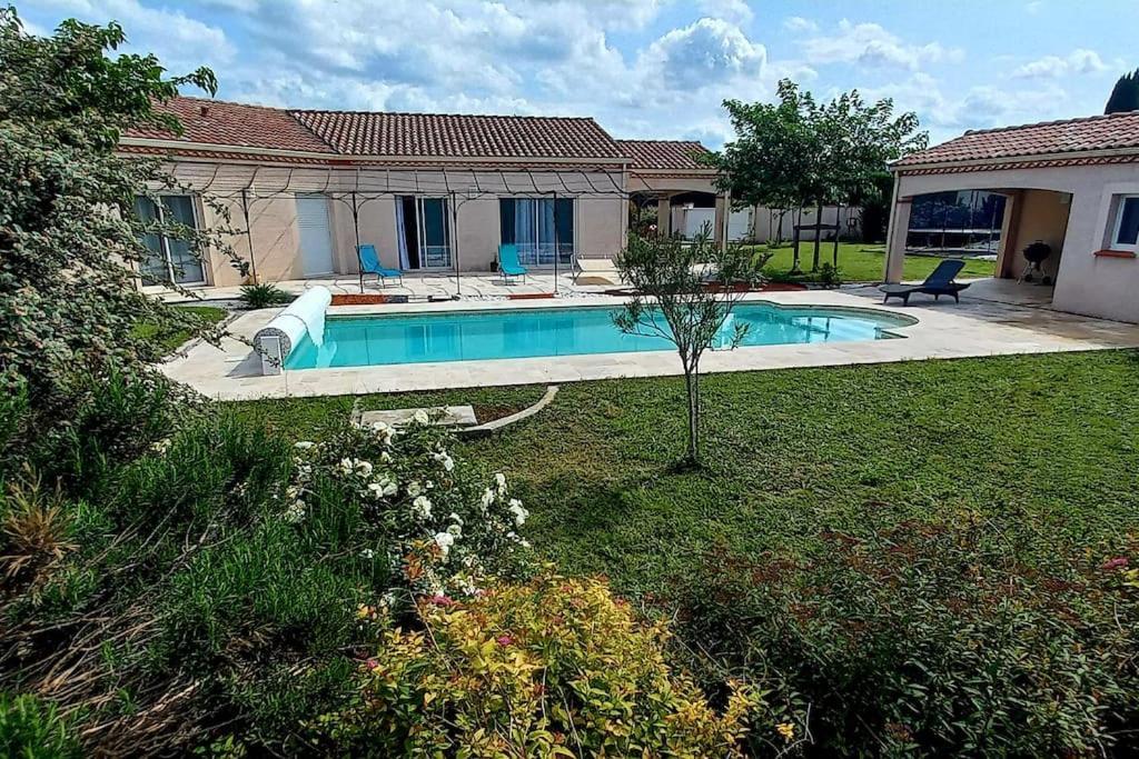 Villa 140 M² Hab. Avec Piscine Кастр Экстерьер фото