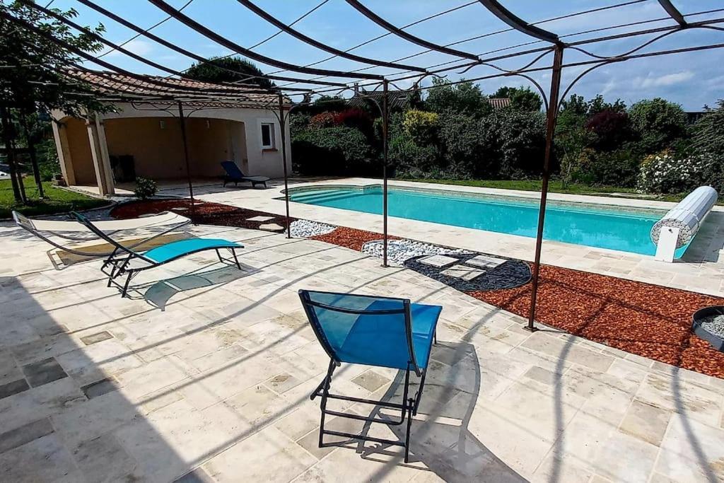 Villa 140 M² Hab. Avec Piscine Кастр Экстерьер фото